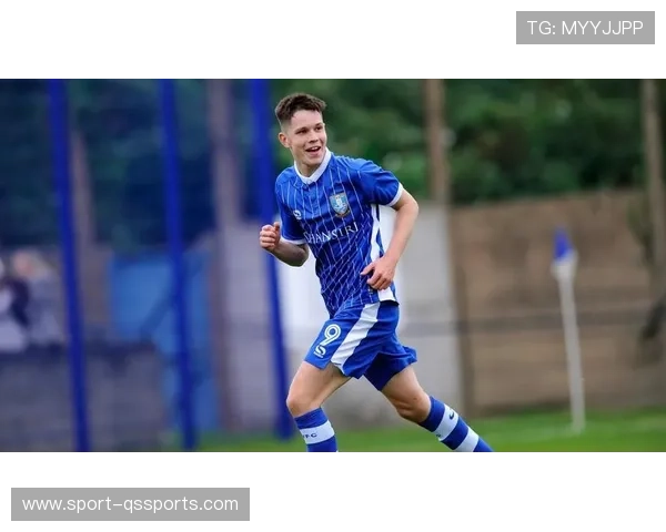 足球星二代接班踢球大秀技术引关注视频精彩瞬间回顾